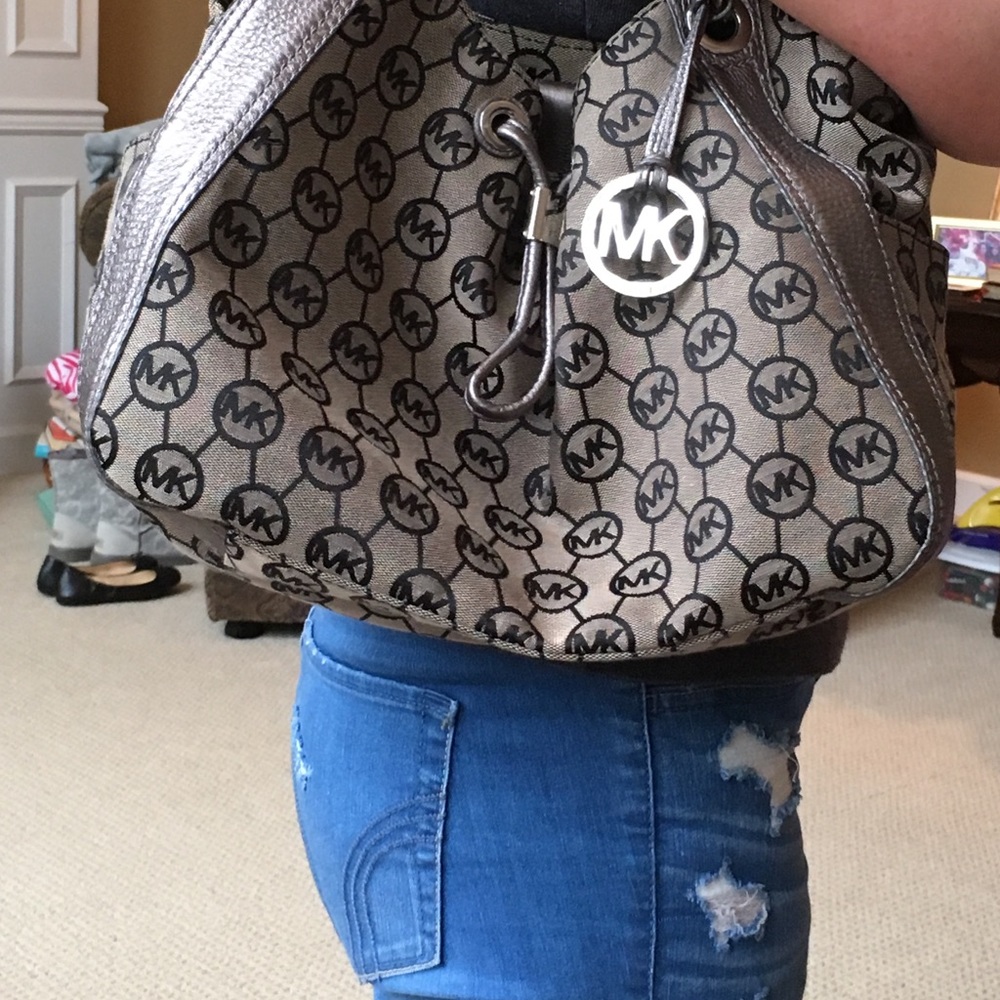Rare MK grey/silver purse ππ - Picture 4 of 8